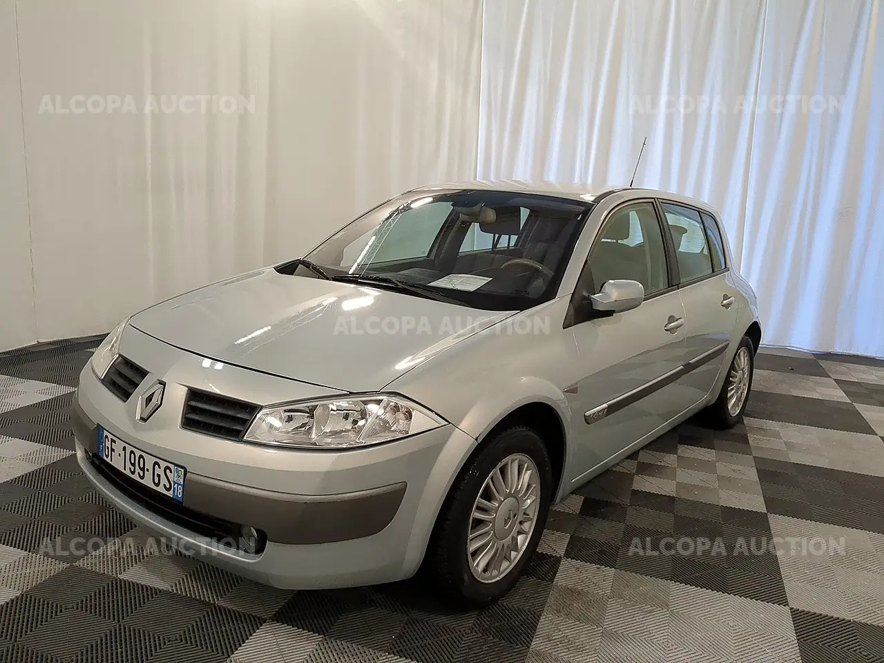 Renault Megane Megane 1.6 16V Expression Plus BVA 4