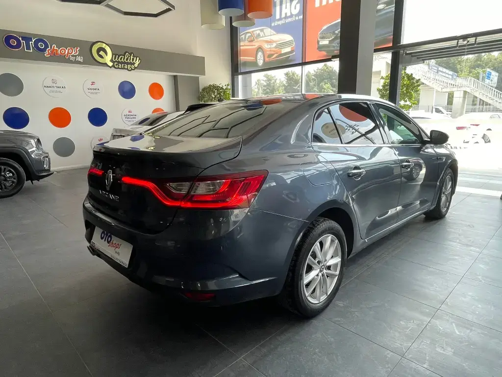 Renault Megane Megane Sedan 1.3 TCe Touch EDC 3