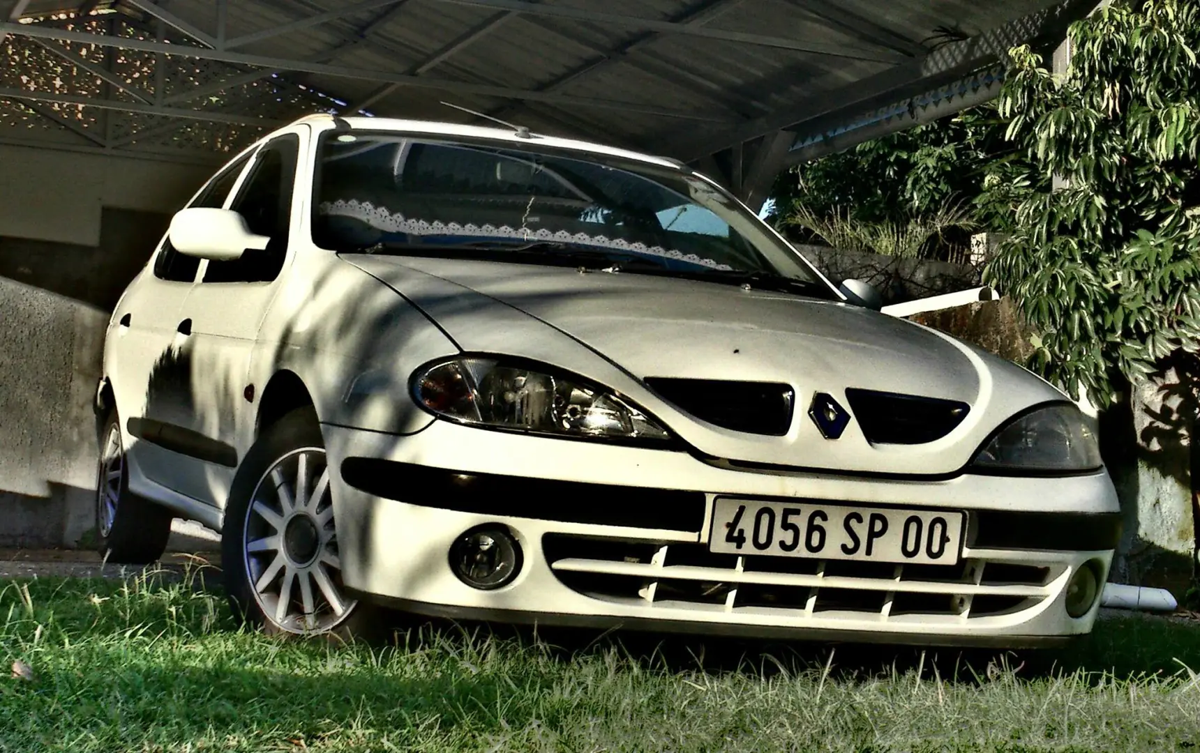 Renault Megane Megane Sedan 1.4 16V Authentique 5