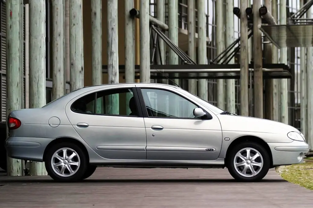 Renault Megane Megane Sedan 2.0 RXE 4