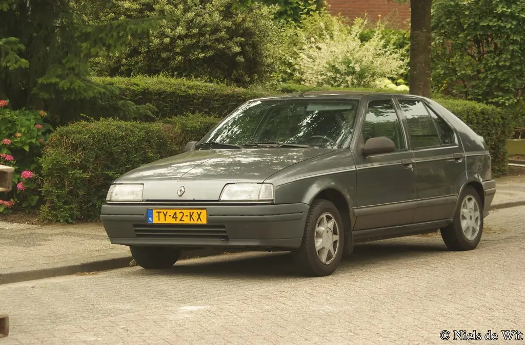 Renault  R19 1.7 GTS 4