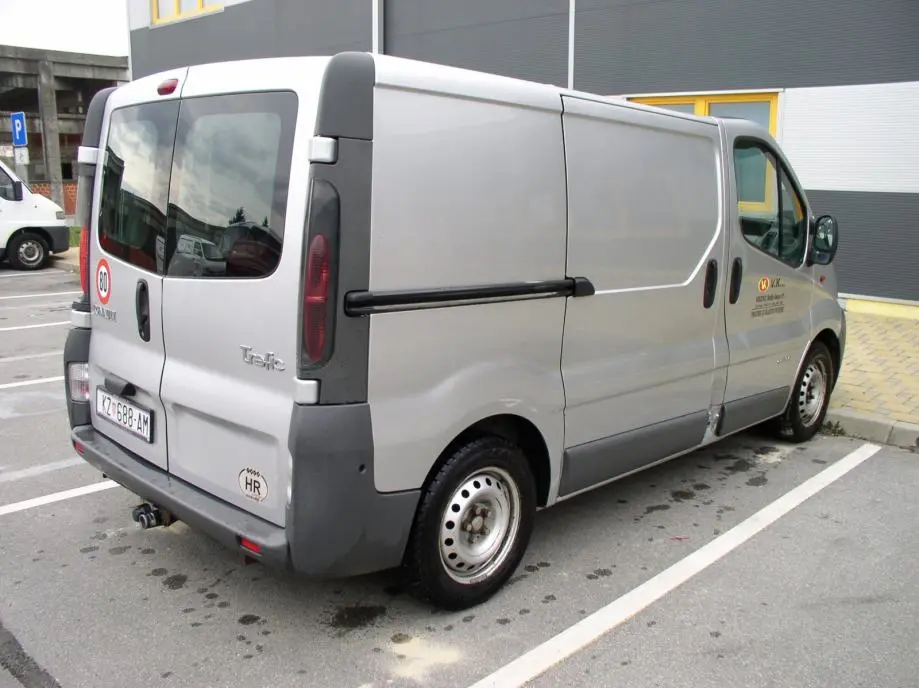 Renault Trafic Trafic 1.9 DCI L2H2 Comfort 2