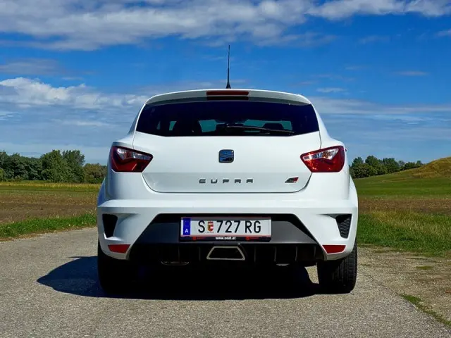 Seat Ibiza Ibiza Sport Coupe 1.4 TSI Cupra DSG 4