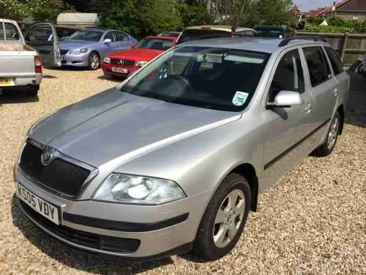 Skoda Octavia Octavia 1.6 Ambiente Tiptronic 5