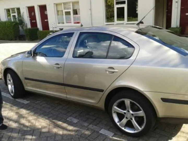 Skoda Octavia Octavia 1.6 Ambiente Tiptronic 6