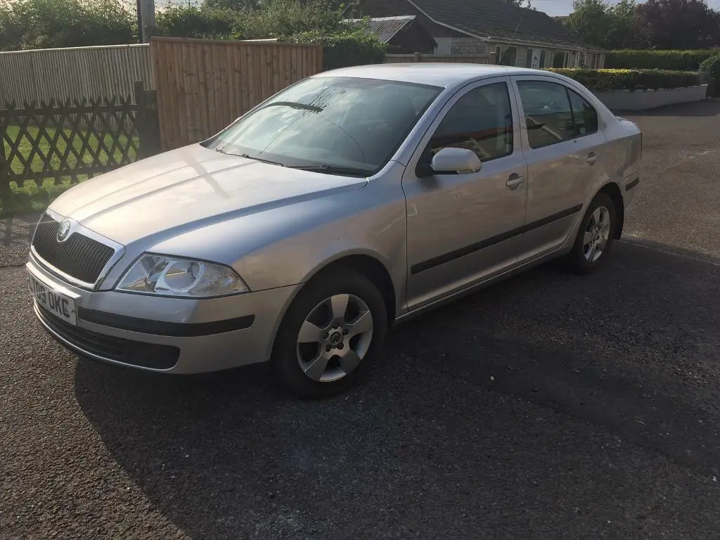 Skoda Octavia Octavia 1.6 Ambiente Tiptronic 4