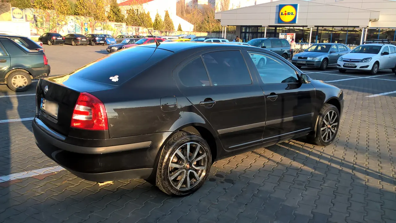 Skoda Octavia Octavia 1.6 Elegance Tiptronic 3