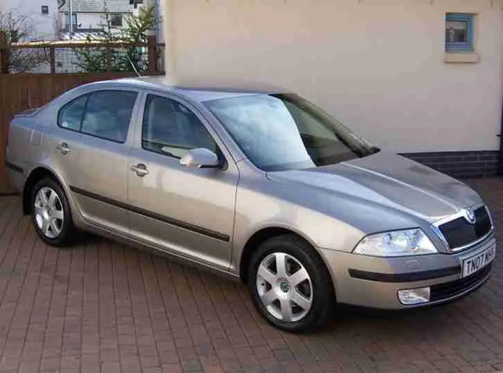 Skoda Octavia Octavia 1.6 Elegance Tiptronic 5