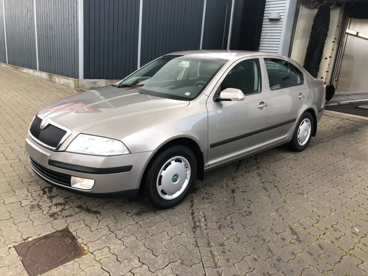 Skoda Octavia Octavia 1.6 FSI Ambiente Tiptronic 6