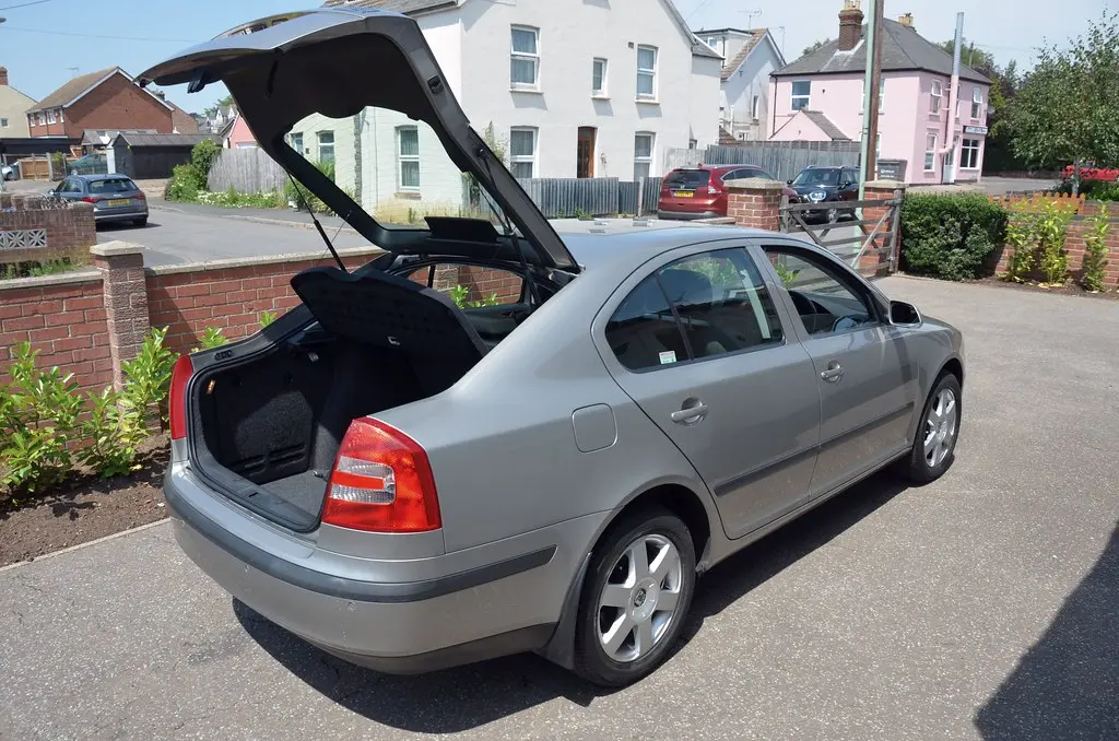 Skoda Octavia Octavia 1.6 FSI Elegance Tiptronic 3