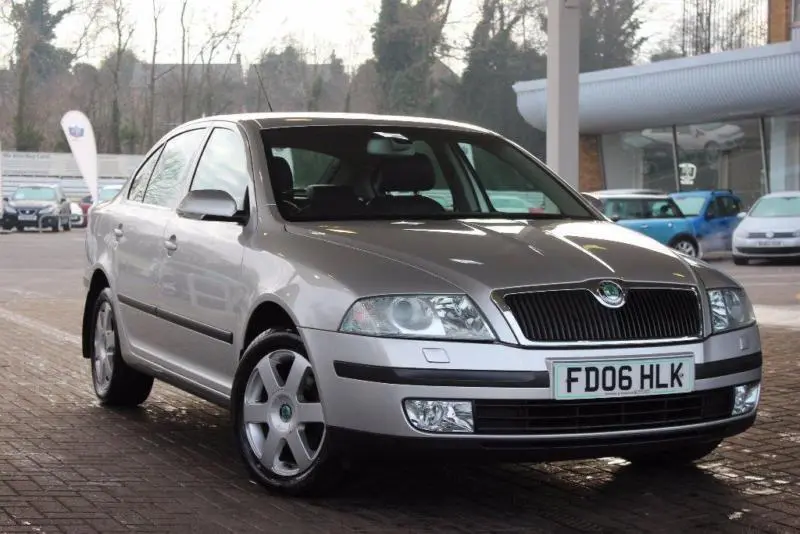 Skoda Octavia Octavia 1.6 FSI Elegance Tiptronic 4
