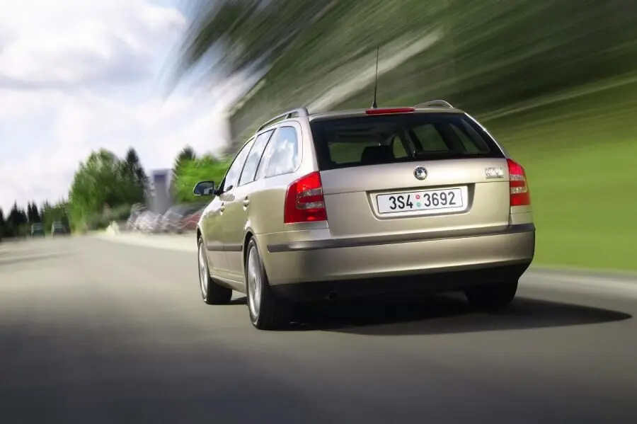 Skoda Octavia Octavia 2.0 FSI Ambiente 7