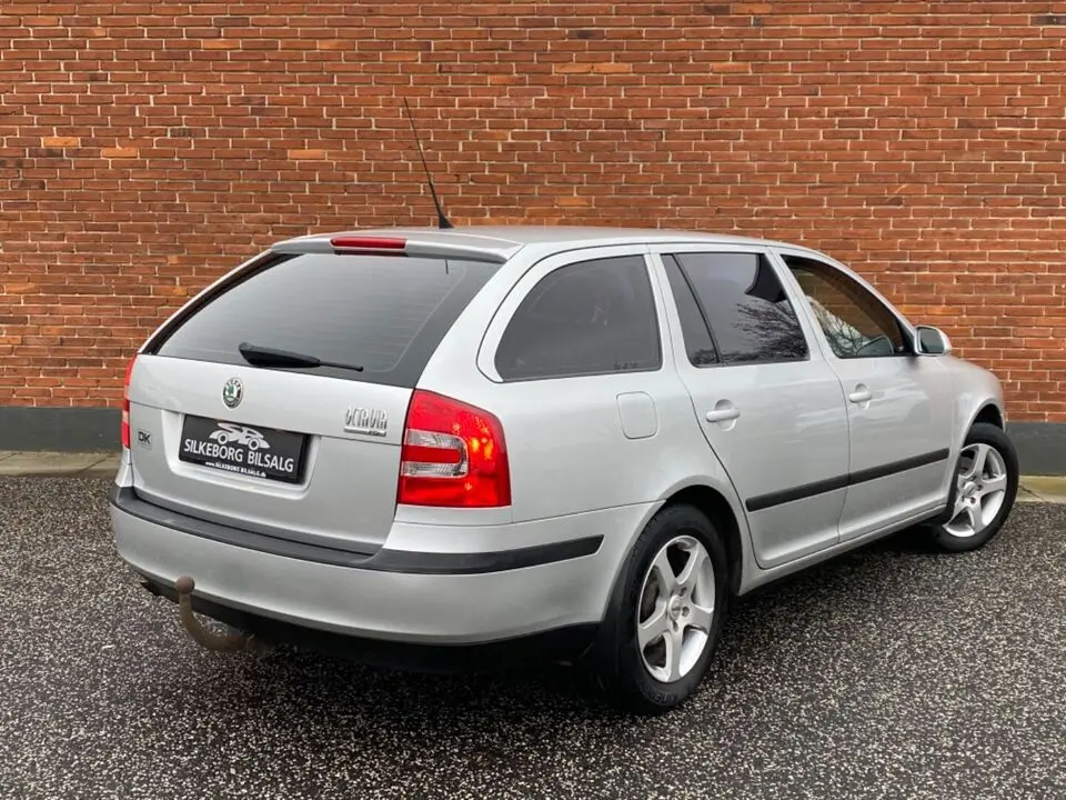 Skoda Octavia Octavia Kombi 1.6 FSI Ambiente 6
