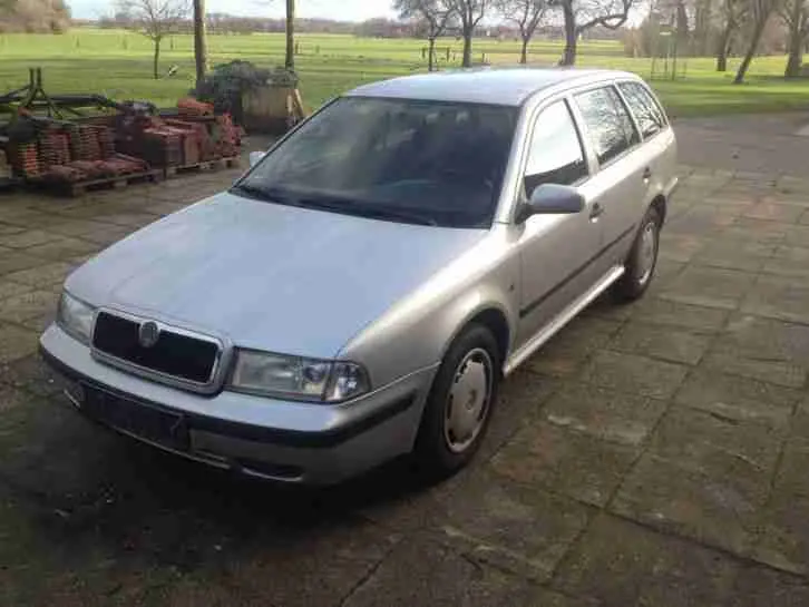 Skoda Octavia Octavia Kombi 1.6 GLX 5