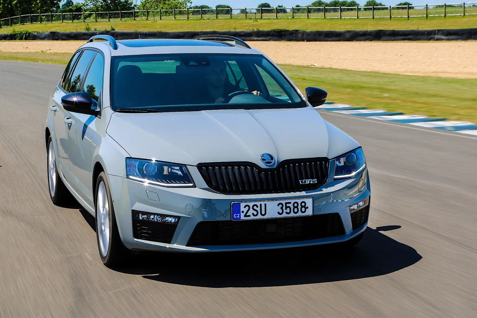 Skoda Octavia Octavia Kombi 2.0 TDI GreenTec RS DSG 7