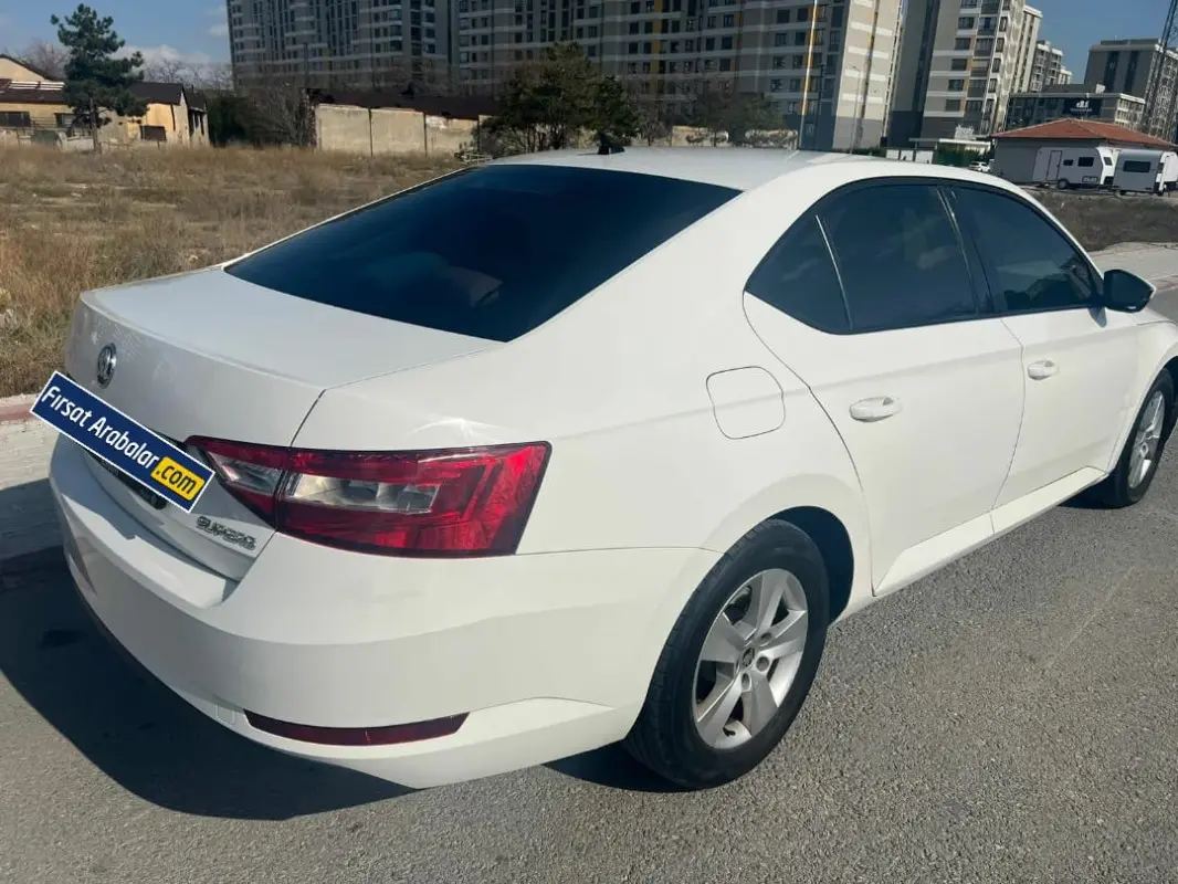 Skoda Superb Superb 1.6 TDI Greentech Active DSG 6