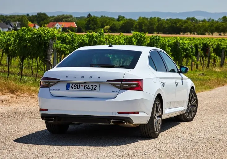 Skoda Superb Superb 1.6 TDI Greentech Premium DSG 5