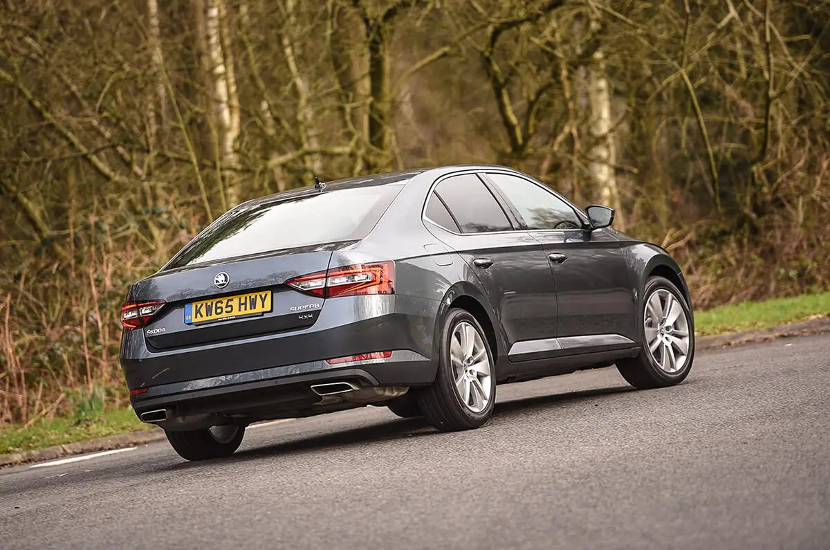 Skoda Superb Superb 2.0 TSI Greentech 4x4 Prestige DSG 5