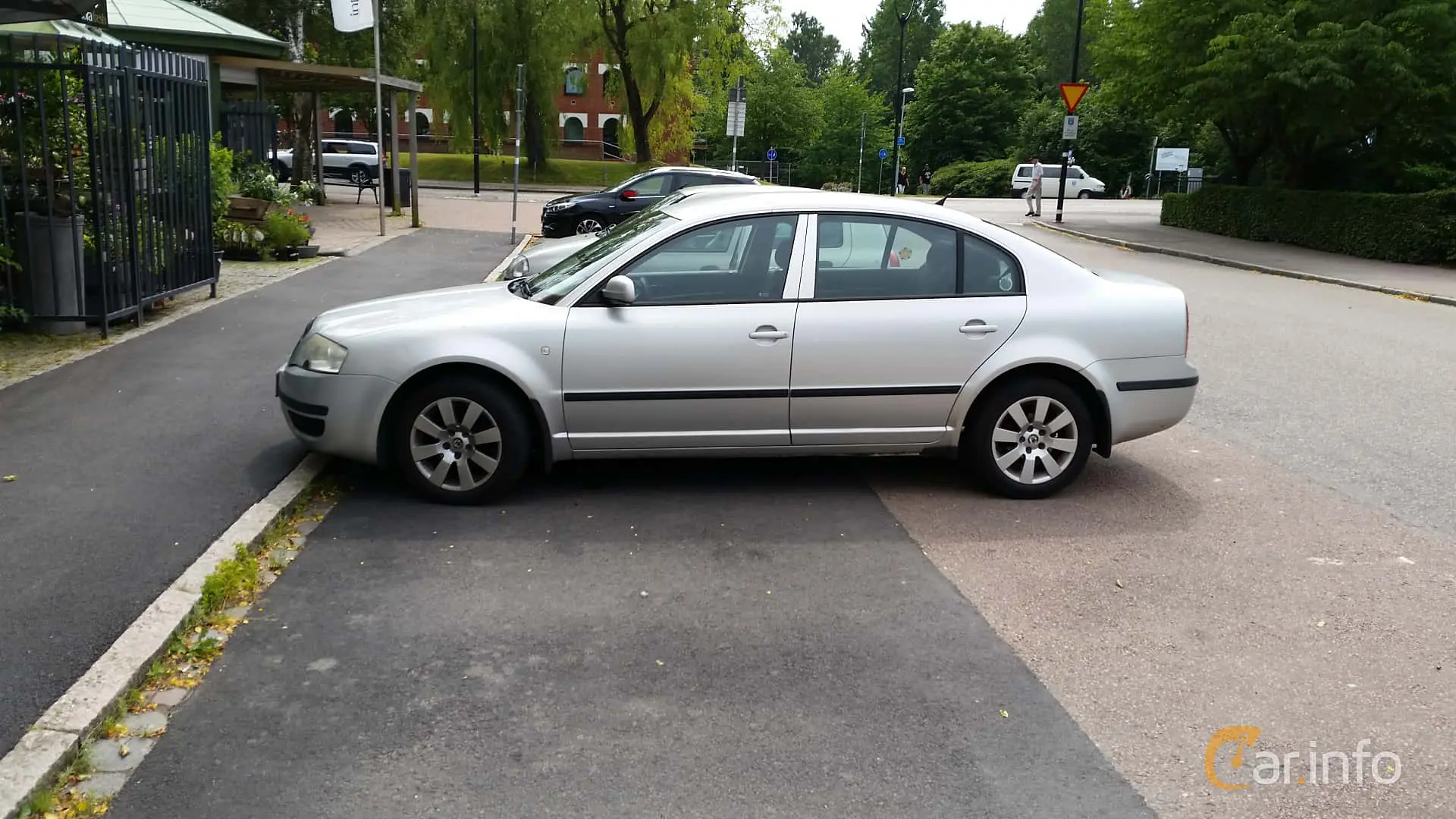 Skoda Superb Superb 2.0 Classic 1