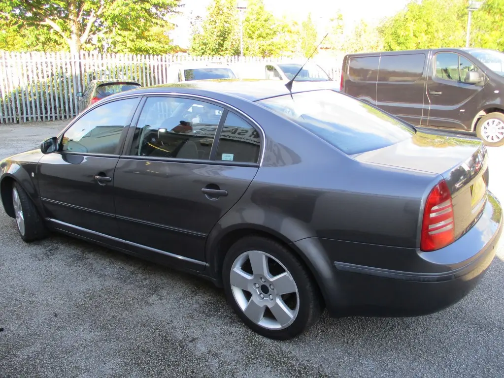 Skoda Superb Superb 2.5 V6 TDI Comfort 5