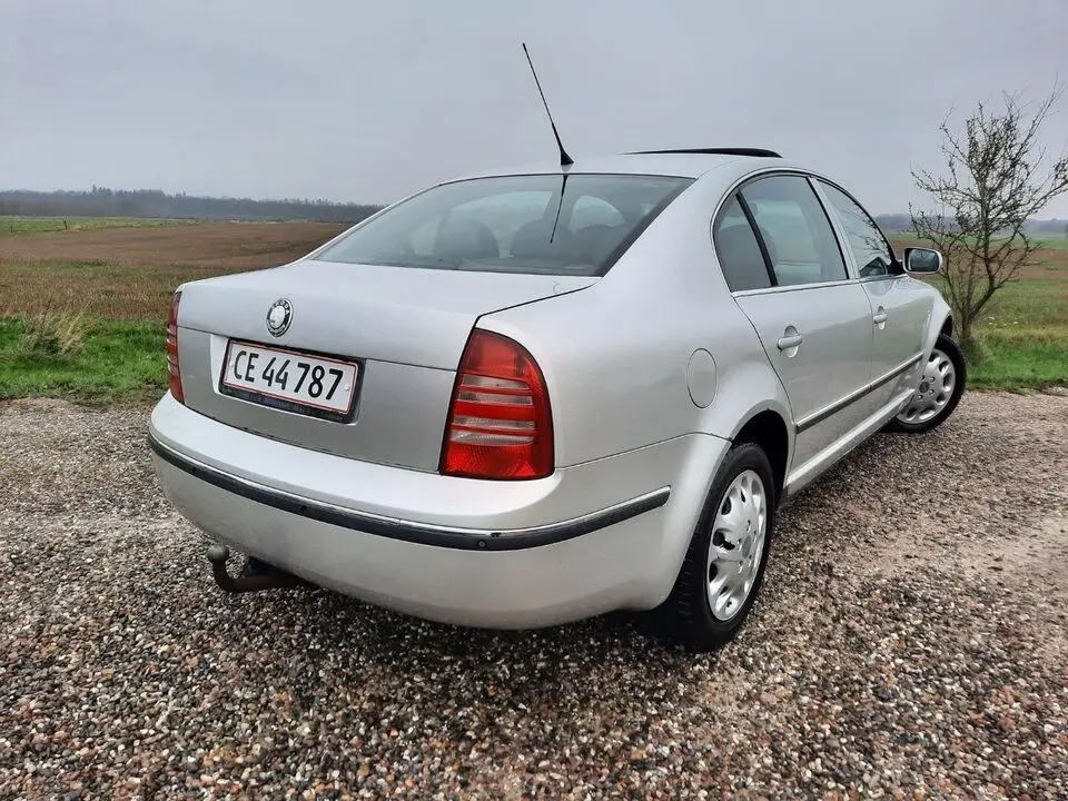 Skoda Superb Superb 2.5 TDI V6 Elegance Tiptronic 1