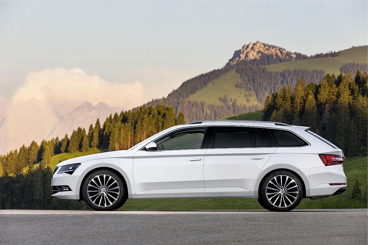 Skoda Superb Superb Kombi 1.6 TDI GreenTec Elegance DSG 5