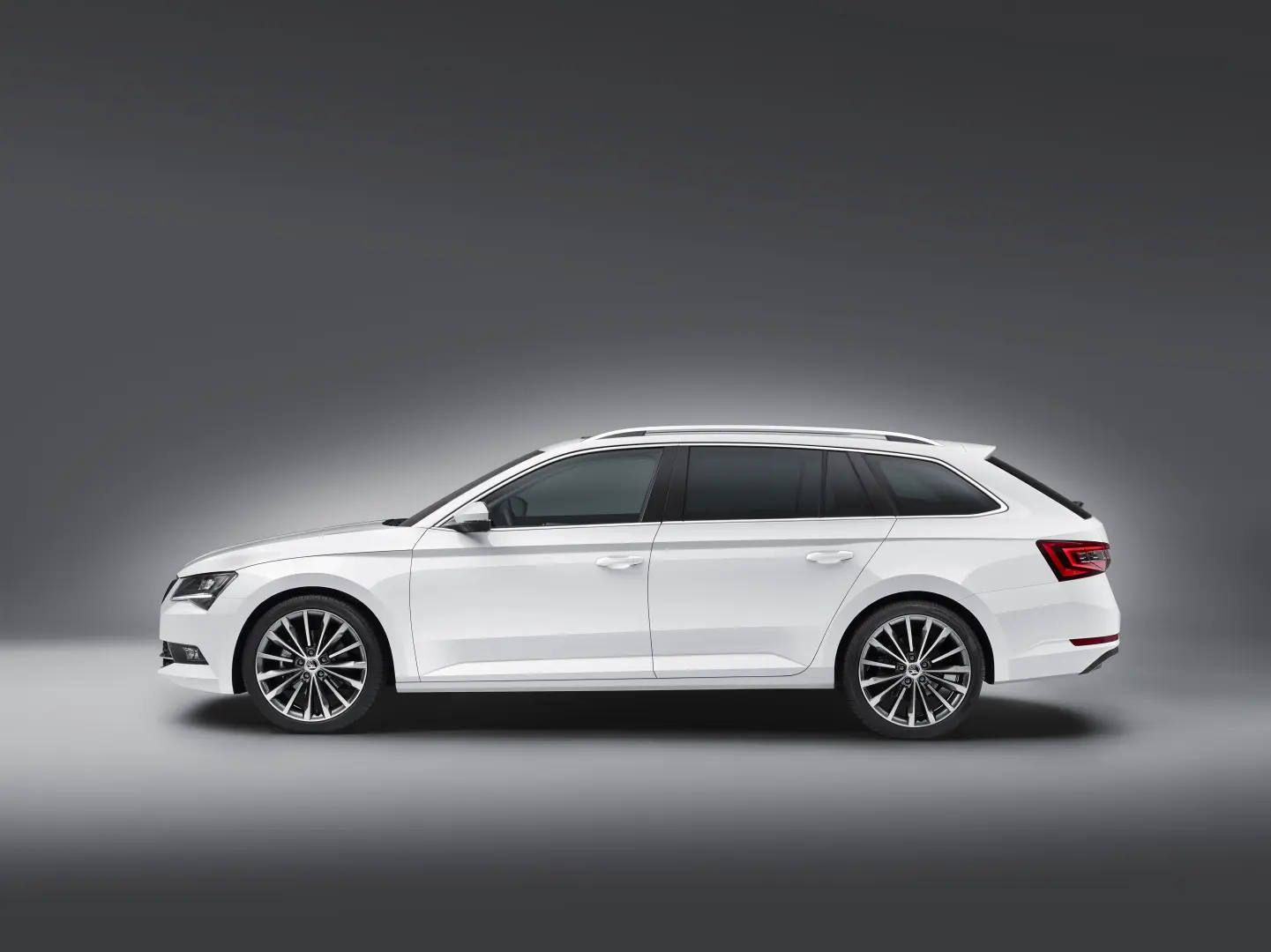 Skoda Superb Superb Kombi 1.6 TDI GreenTec Elegance DSG 3