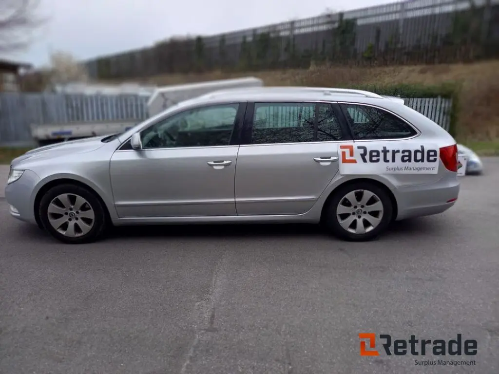 Skoda Superb Superb Kombi 1.6 TDI GreenTec Elegance DSG 4
