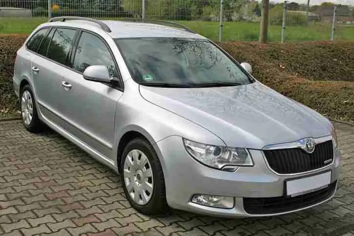Skoda Superb Superb Kombi 1.6 TDI GreenTec Elegance DSG 6