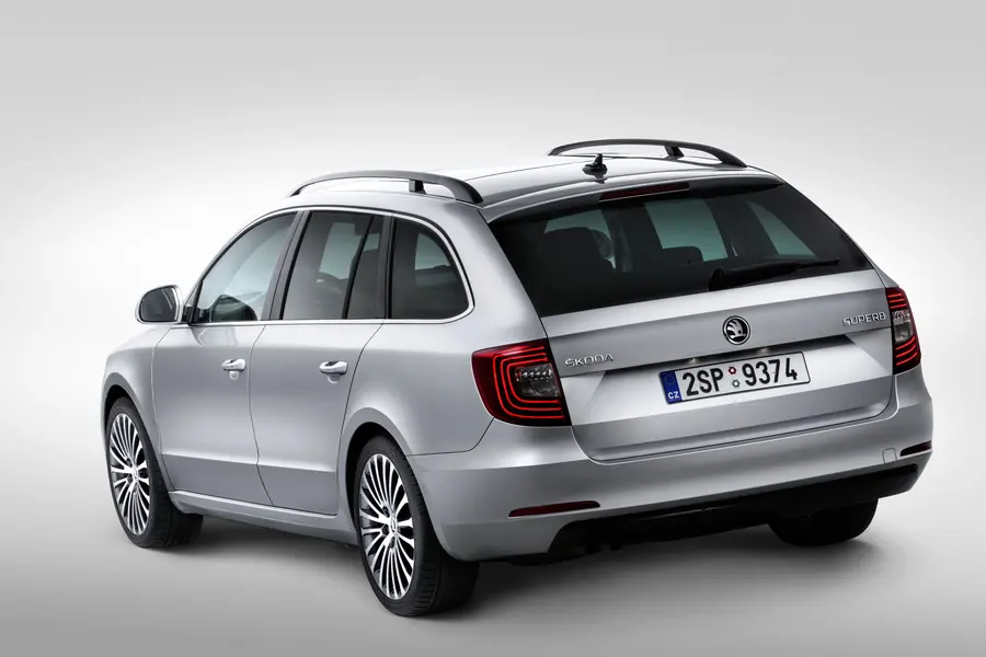 Skoda Superb Superb Kombi 1.6 TDI GreenTec Elegance DSG 7