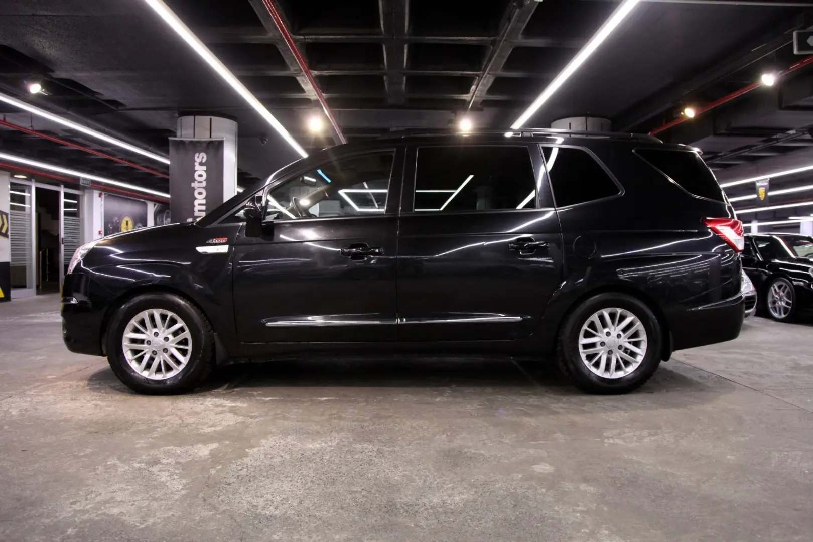 SsangYong Rodius Rodius 2.0 e-XDI 4x4 Platinum 1
