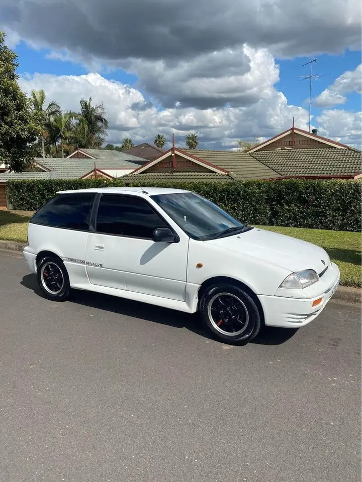 Suzuki Swift Swift 1.0 GA 6