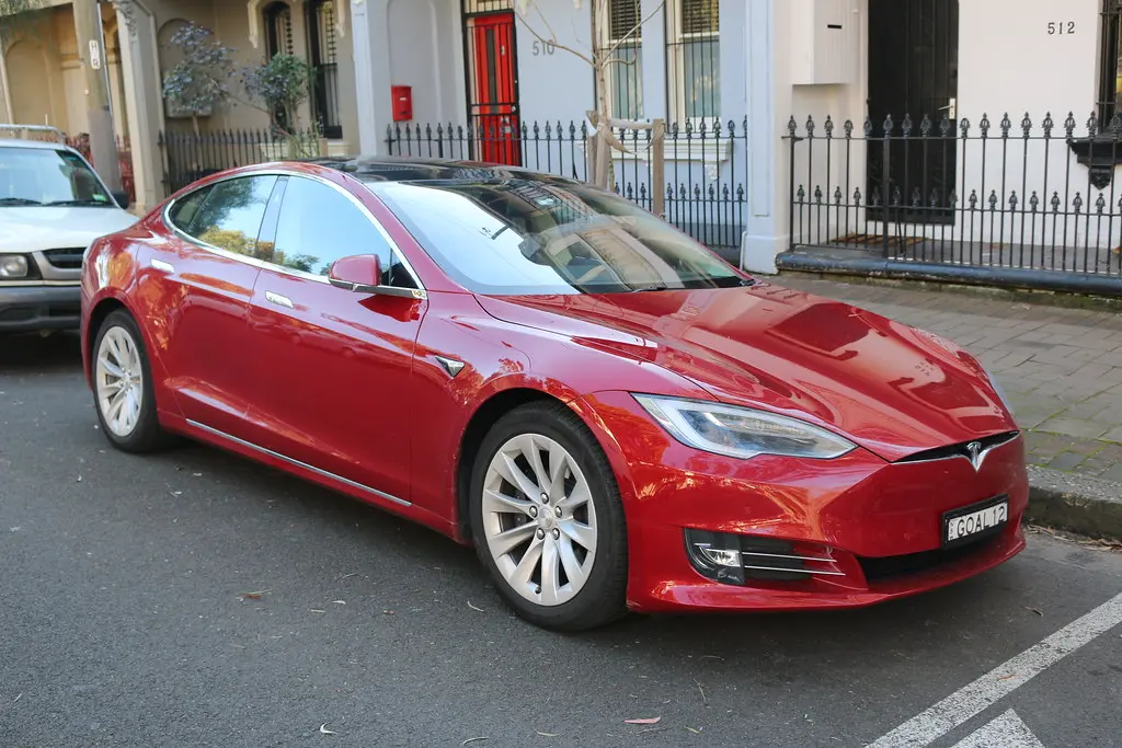 Tesla Model S Model S 90D 5