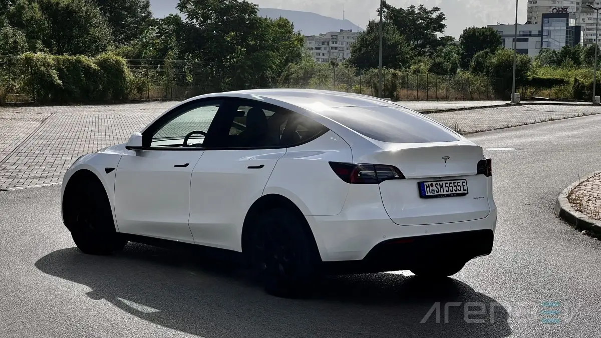 Tesla Model Y Model Y Long Range 4WD 2