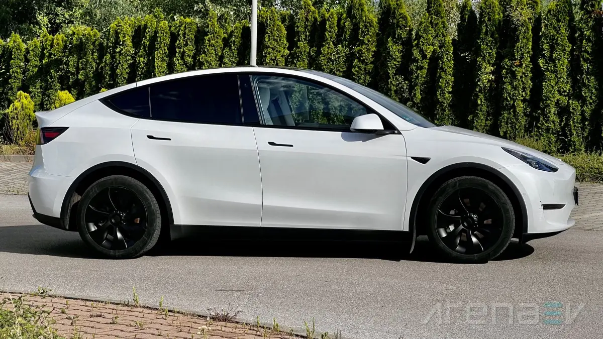 Tesla Model Y Model Y Long Range 4WD 3