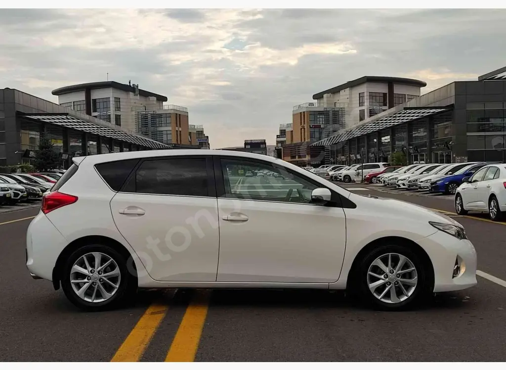 Toyota Auris Auris 1.6 Advance Skypack Multidrive S 5
