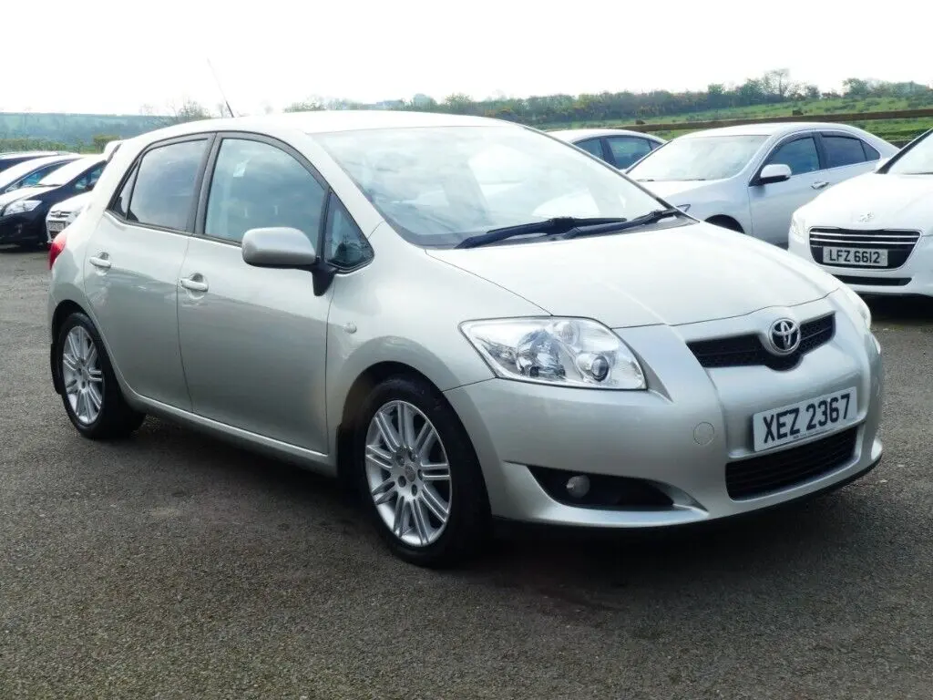 Toyota Auris Auris 1.6 Elegant 4