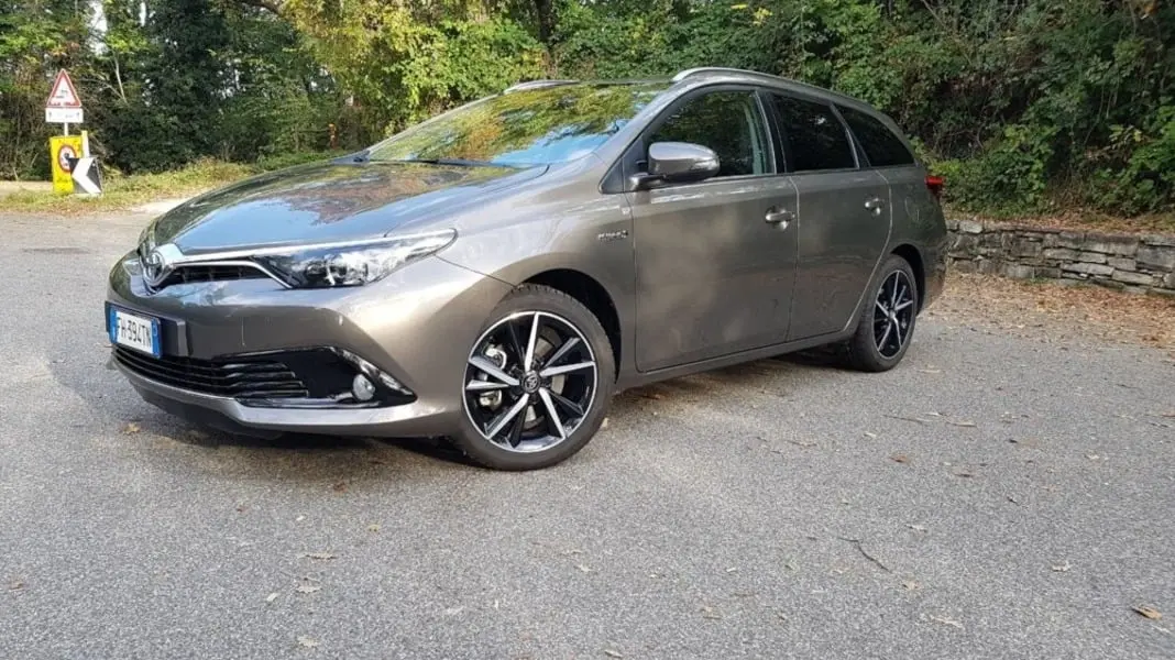 Toyota Auris Auris Touring Sports 1.8 Hybrid Premium e-CVT 5