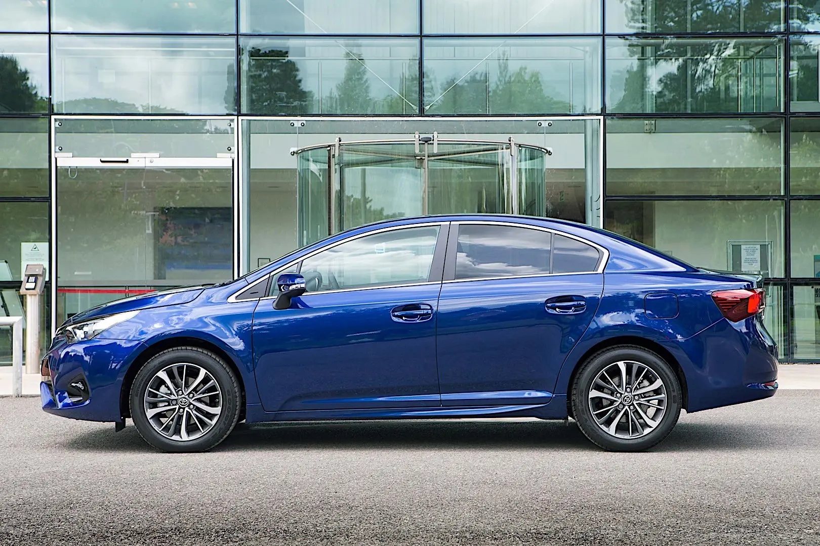 Toyota Avensis Avensis 1.6 Advance 5