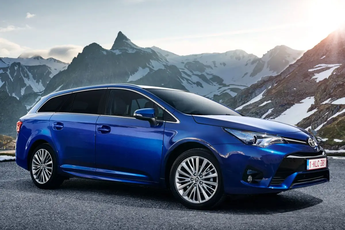 Toyota Avensis Avensis 1.6 D-4D Premium Plus 2