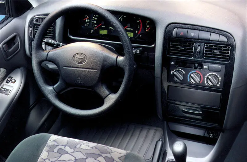 Toyota Avensis Avensis 1.6 Linea Terra 2