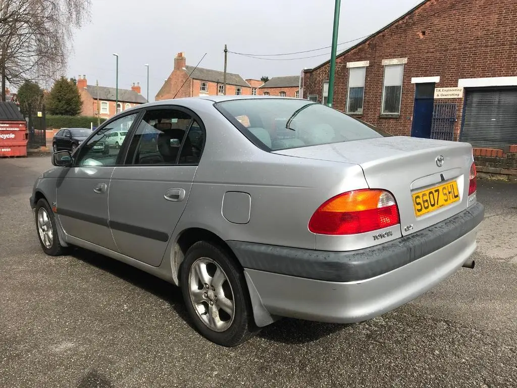 Toyota Avensis Avensis 2.0 Base 2