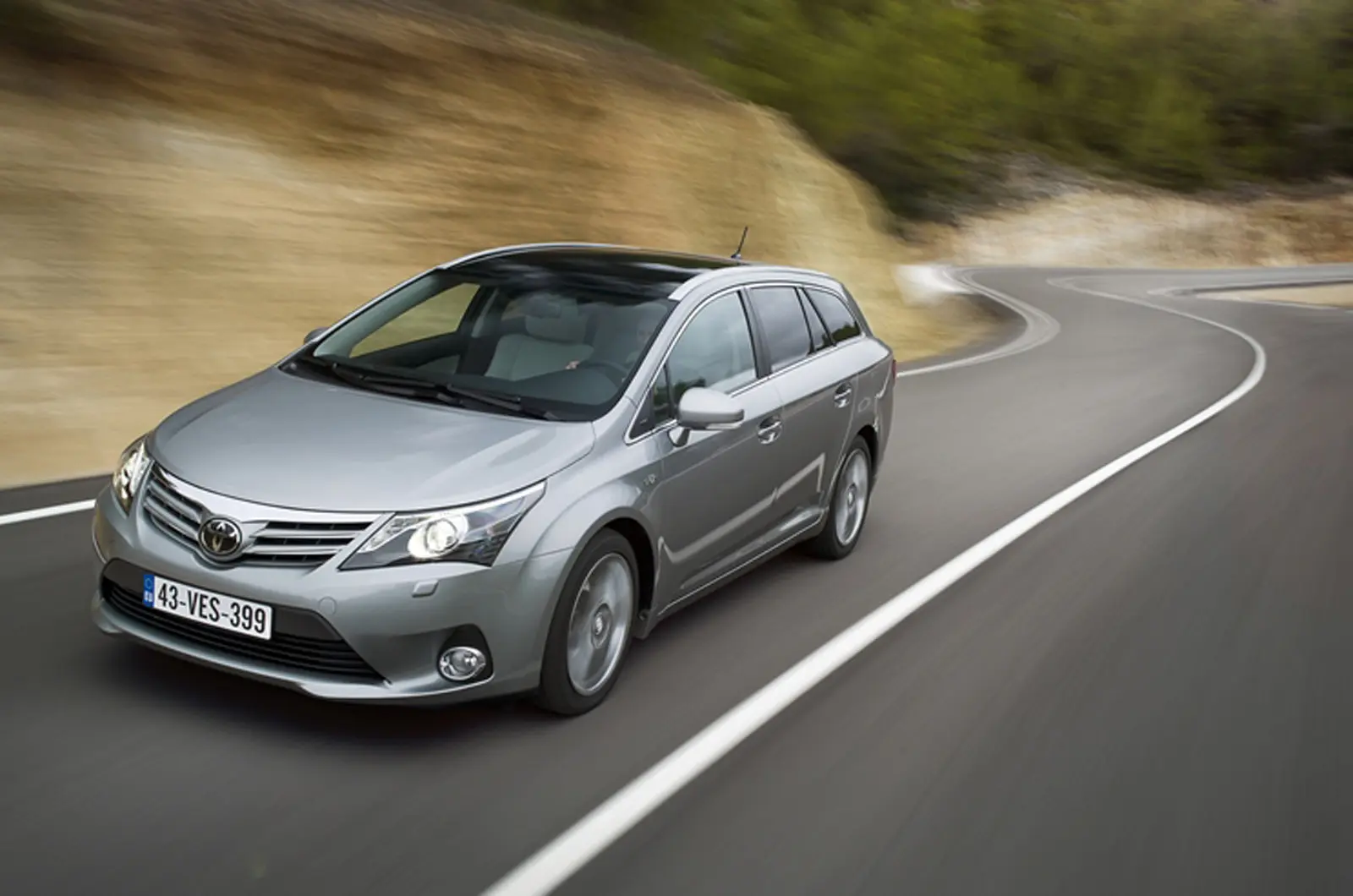 Toyota Avensis Avensis 2.0 D-4D Premium Plus Navi 6