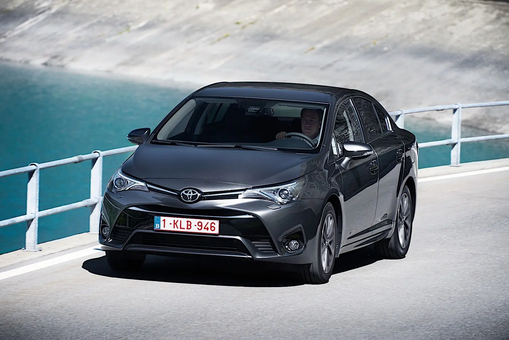 Toyota Avensis Avensis 1.6 Premium 6