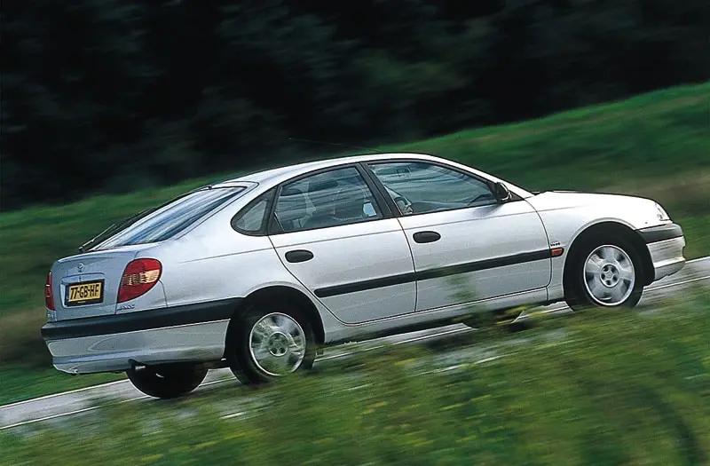 Toyota Avensis Avensis Liftback 2.0 D-4D Linea Sol 6
