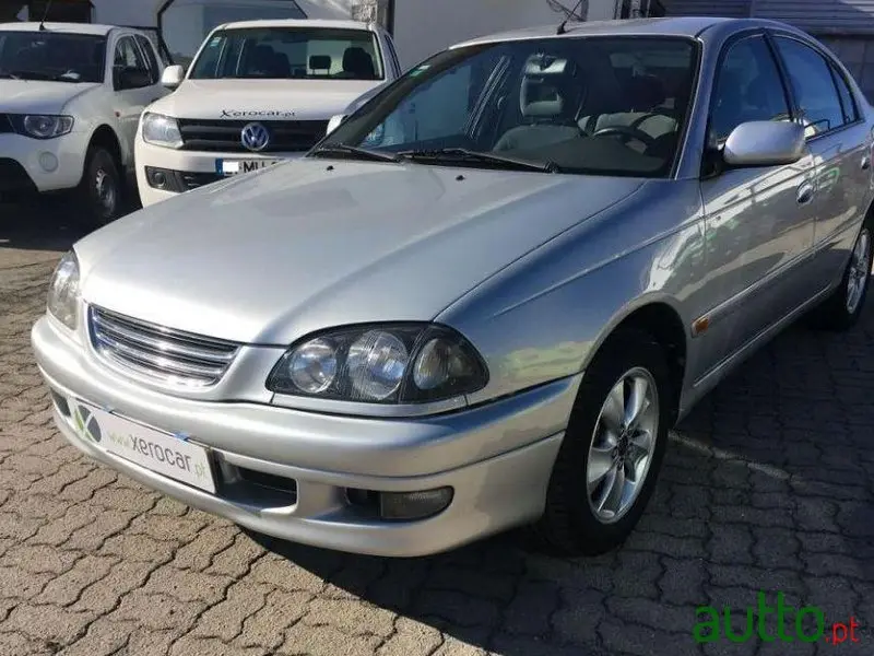 Toyota Avensis Avensis Liftback 2.0 D-4D Linea Sol 4