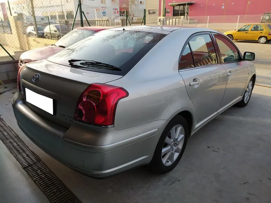 Toyota Avensis Avensis Liftback 2.0 D-4D Linea Sol 6
