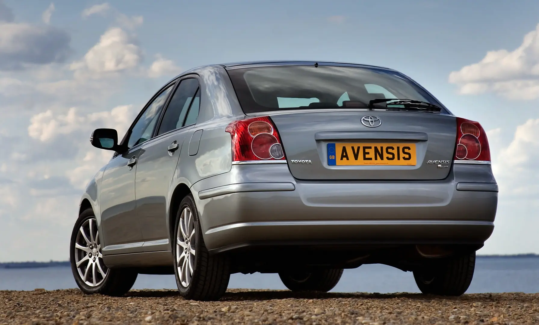 Toyota Avensis Avensis Liftback 2.0 Sol 1
