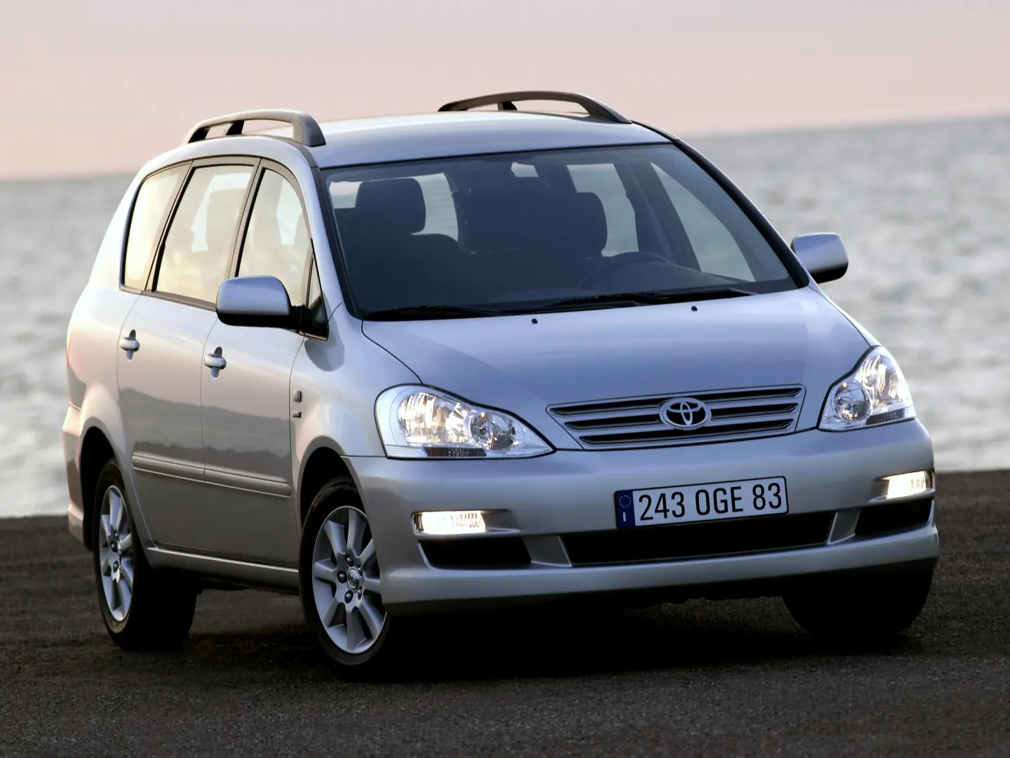 Toyota Avensis Avensis Verso 2.0 6