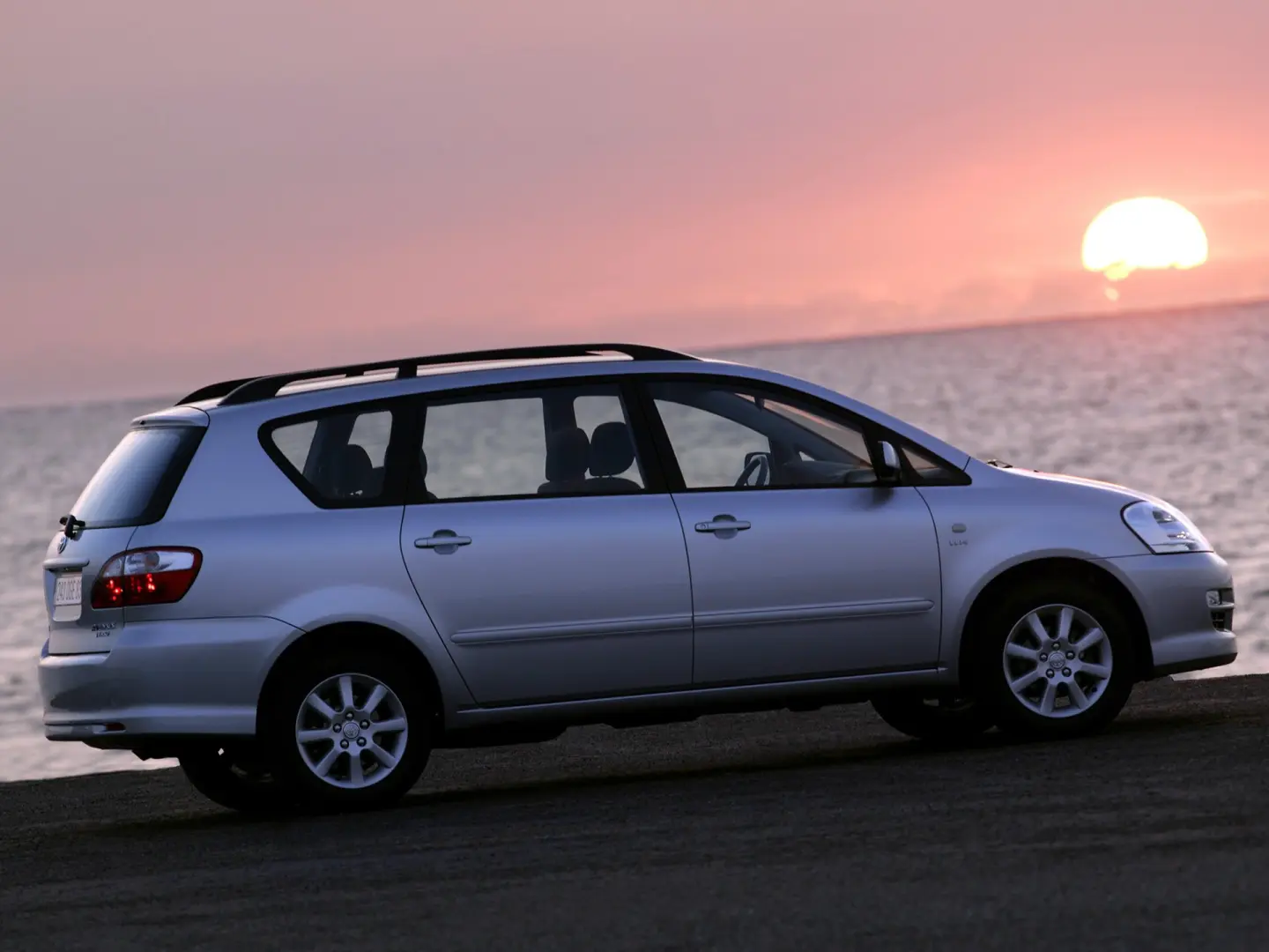 Toyota Avensis Avensis Verso 2.0 5